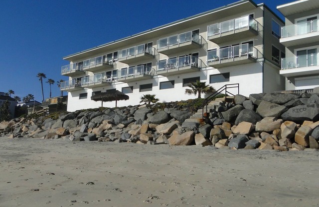 Ocean Front Condo avec Private Upper Beach et à quelques pas de l'eau