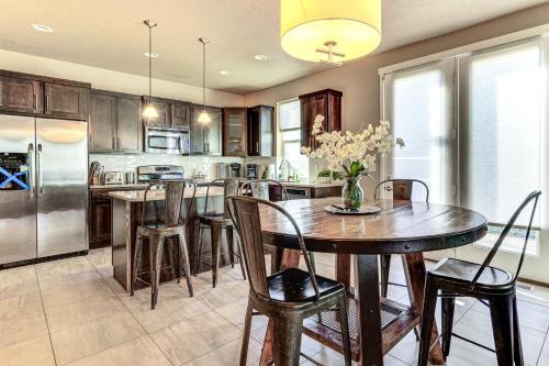 South Salt Lake Home with Hot Tub 7 Mi to Downtown