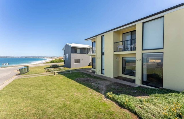 South Seas 5- Absolute Beachfront, Wifi, Views