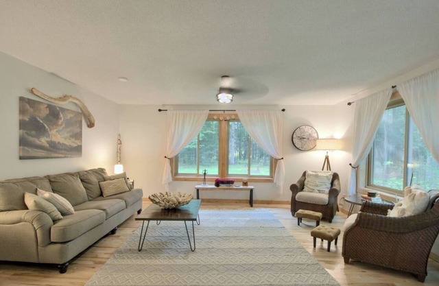 Get ready for the best-appointed spot to which to escape on Lake Superior’s South Shore!