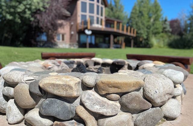 CABANE ⭐️EAU AU FRONT DU SUD SHORES AVEC QUAI PRIVÉ WIFI GRATUIT BARBECUE HOT TUB TV PAR SATELLITE