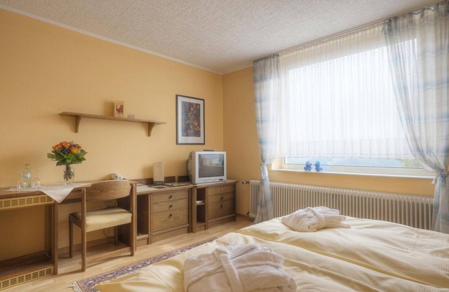 Côté sud sans balcon avec vue panoramique, à partir de 12 nuits - Waldhotel Sonnenberg