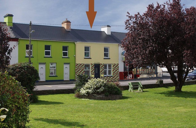South Square - Three Bedroom House, Sleeps 6