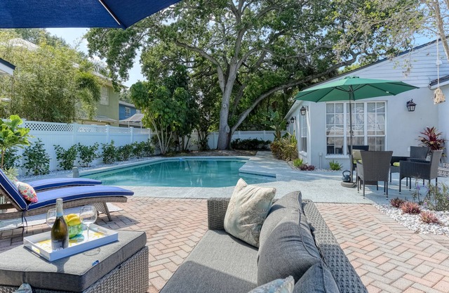 South Tampa- Luxury Suite