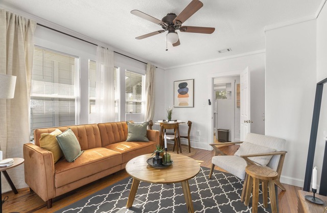 South Tampa - Family & Pet Friendly - Walk to Attractions - Free Wi-Fi & Parking