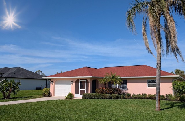 South Venice Pet-Friendly ~ Close to Local Beaches!