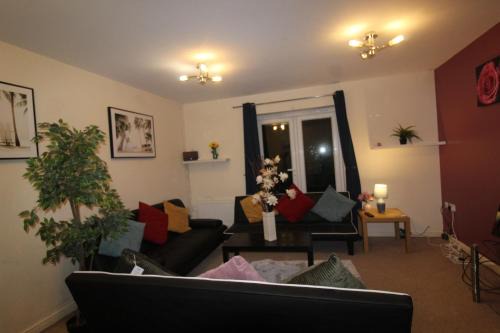 Southdown House Doe Lea by Smart Corporate Stays