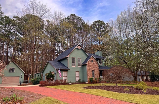 Southern Charm in Peachtree City Georgia FULLY FURNISHED and GOLF CART INCLUDED