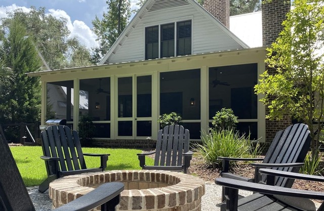 Southern Charm!! Lovely Tennis Cottage Includes Golf Cart and Bikes!!