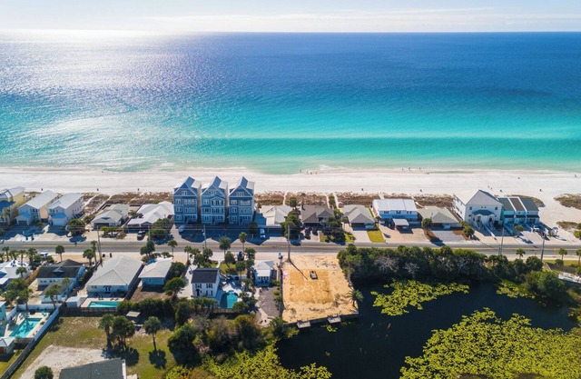 Southern Colour, A Stylish Coastal Beach Retreat Across From the Beach!