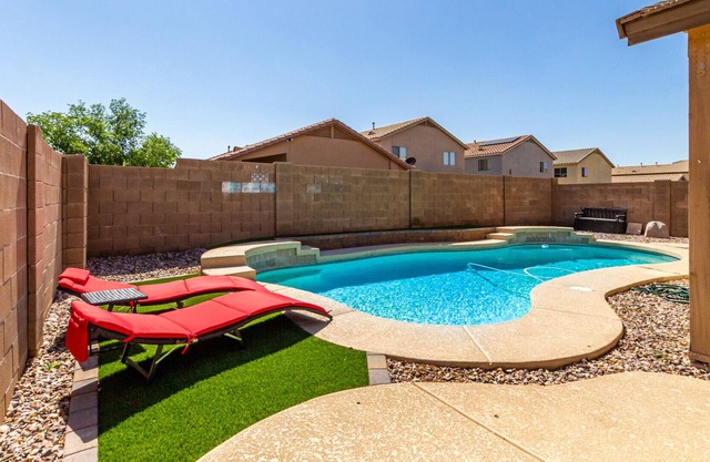 Southern Exposure - San Tan Valley with a pool!