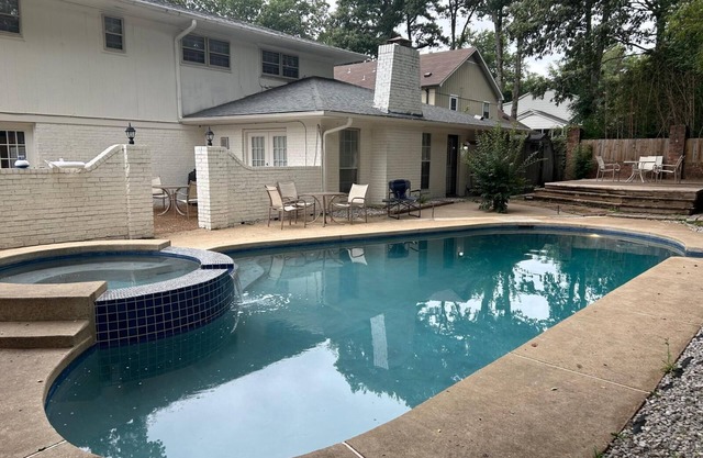 Large Southern Mansion with Swimming Pool, 5 king beds