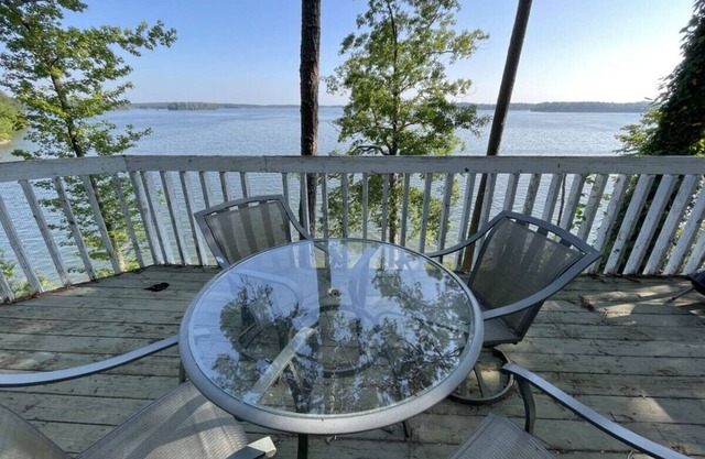 Southern Lakeside Cabin #15