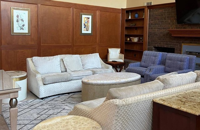 Southern Large Lake Front Custom Estate, Sleeps 16