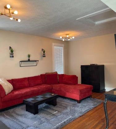 Southern Parkway Retreat Near Downtown Louisville