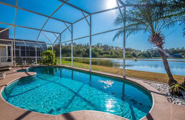 Piscine SUD, Lakeview, 4 BR-2 Bath, récemment rénovée, à 10 minutes de Disney