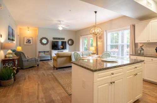 Southport Condo near ICW and Golf - Dogs Allowed - Ground Level