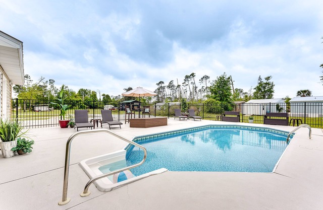 Southport Getaway w/ Private Pool ~ 15 Mi to PCB!