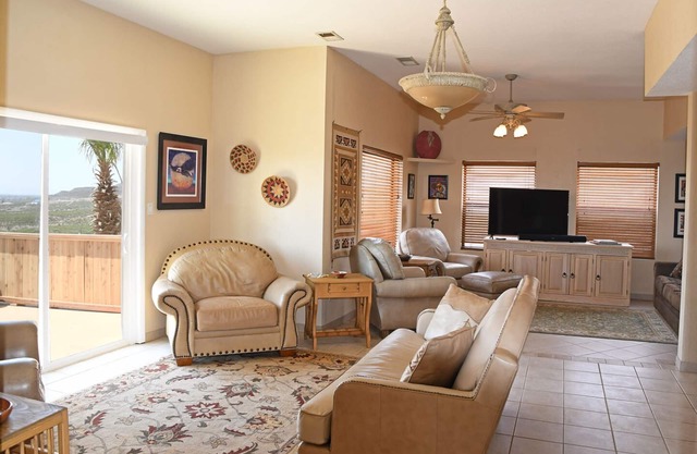 Southwest Elegance with Amazing Views!