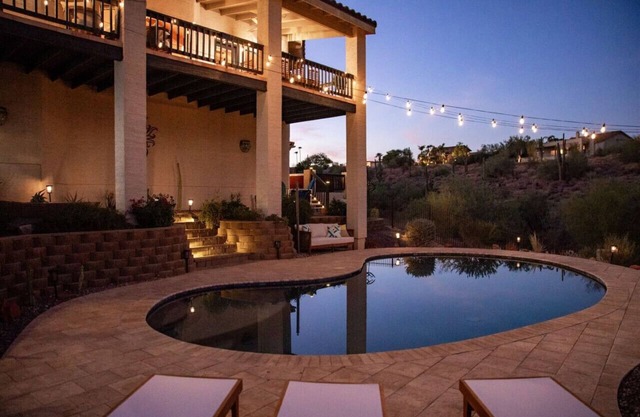 Southwestern Desert Escape/Pool/Hot Tub/Sleeps 12