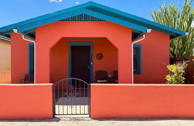 Tucson à la maison dans un excellent emplacement en centre-ville w / patio meublé, cour, et barbecue au gaz