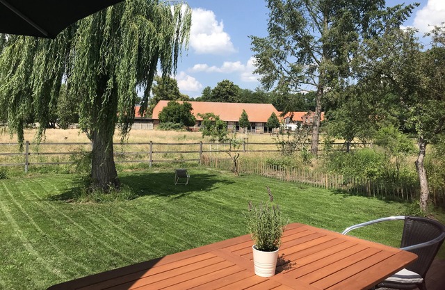 Space, peace, serenity - relaxation with a view of the historic estate