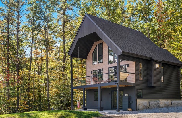 Modern Cabin, Space Vibes, Pools, Views, Secret Nook