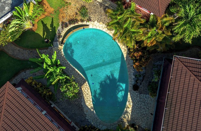 Spacieux appartement- 2 CH/2SDB/ A/C - Piscine -Jardin - Proche plages et centre