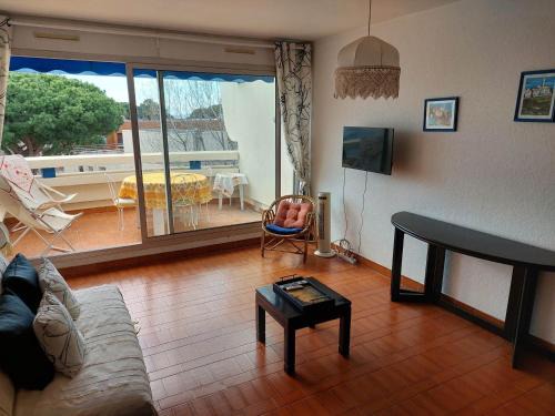 Spacieux T2 avec piscine et parking, proches des plages - FR-1-716-1