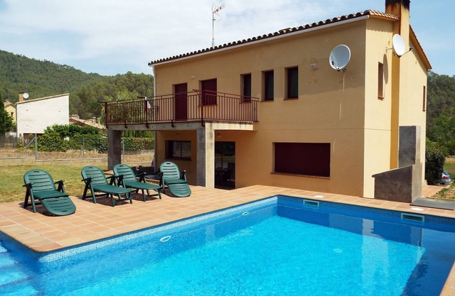 Spacieuse maison de 5 chambres avec grande piscine privée et jardin