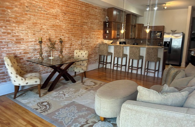 Spacious 1 bed/1 bath historical loft offers exposed brick, and high ceilings.