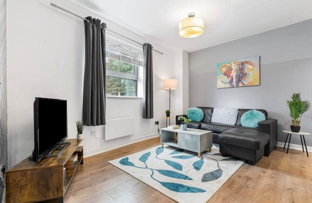 Spacious 1 Bedroom Apartment in Central Woking