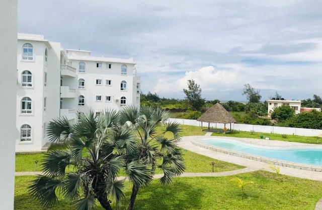 Spacious 1-bedroom rental unit next to the beach