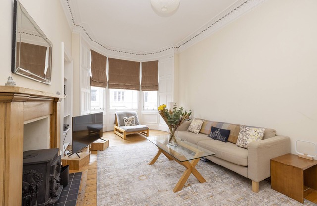 Spacious 1-BR Flat near Meadows and city centre