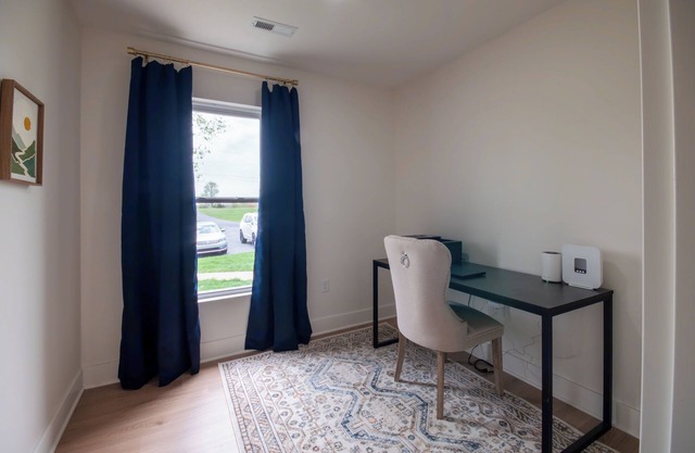 Spacious 11-bedroom home sleeps 22 in Elizabethtown