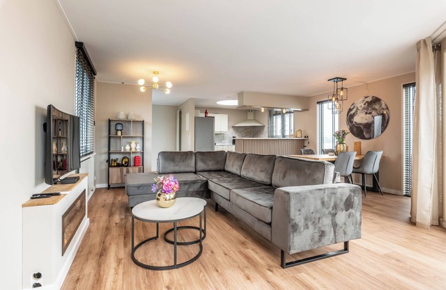 Spacious 120m2 Watervilla With Sauna Near Amsterdam And Schiphol.