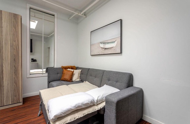 Spacious 1BDR Mezzanine on Bishop Central MTL ZX8