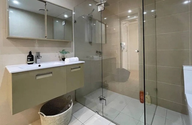 Spacious 1Bedroom Apt With Water View | MHS