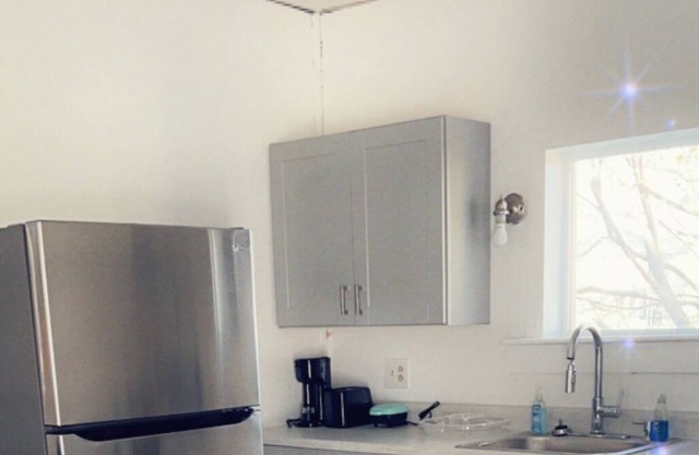 Spacious 1bedroom with futon & air mattresses