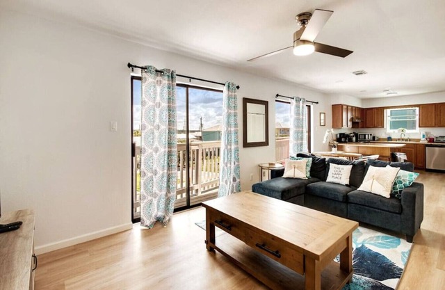 Spacious 2 BDRM with Beach Access 5 Min From Hangout