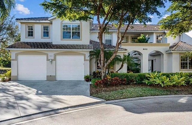 Spacious 2 Bed/ 2 Bathroom Condo 3 Miles From Gulf Coast beaches