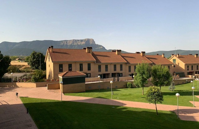 Appartement familial avec piscine et garage à Jaca
