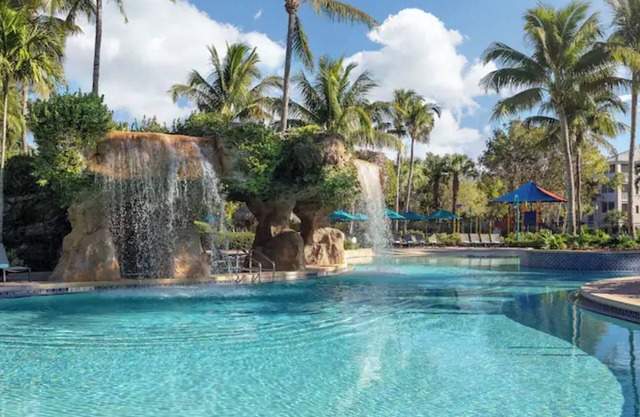 Spacious 2-bedroom resort condo in Bonita Springs with private island access