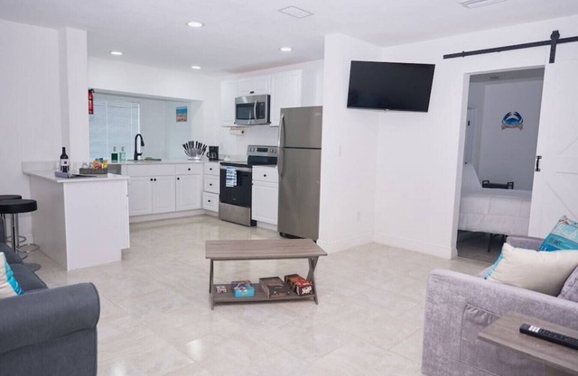 Spacious 2 bedroom with Oceanview across the Beach