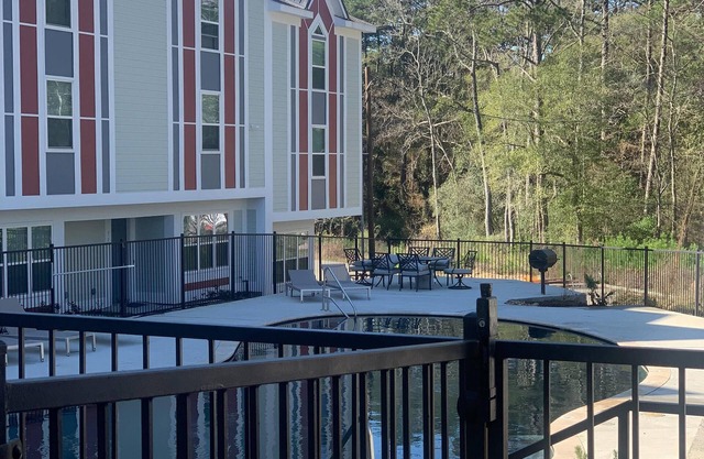 Spacious 2 Bedroom/ 2.5 Bathroom Soundproof Apartment for Rent. Close to town!