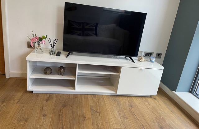 Spacious 2 Bedroom Apartment in Town Centre