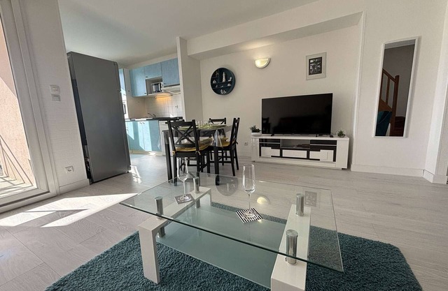 Spacieux appartement 2 chambres avec parking à Rochefort