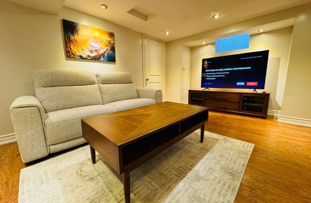 Spacious 2-Bedroom Apartment Near Pearson Airport – Perfect for Families and Groups