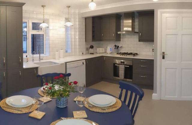 Spacious 2-Bedroom Family Flat in Iver Heath