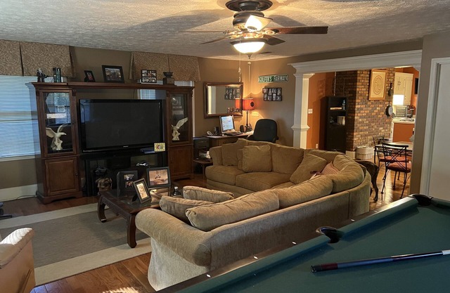 Spacious 2 bedroom home and great location !